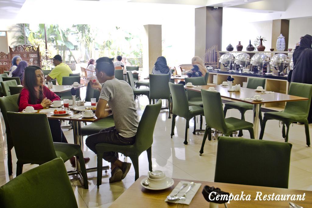 De Batara Hotel Бандунг Экстерьер фото